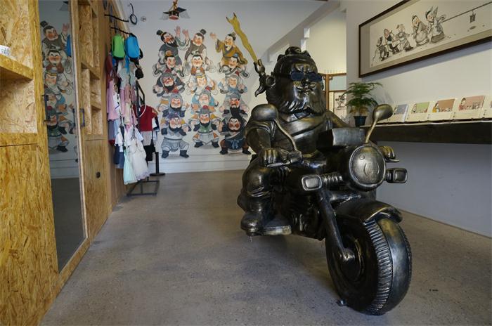 北京798一個從【舊廠房創(chuàng)意出來的藝術區(qū)】(圖2)